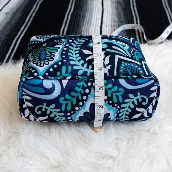VERA BRADLEY "BLUE ISLAND MEDALLION" UPRIGHT NYLON ZIP AROUND CASE - Picture 7 of 10